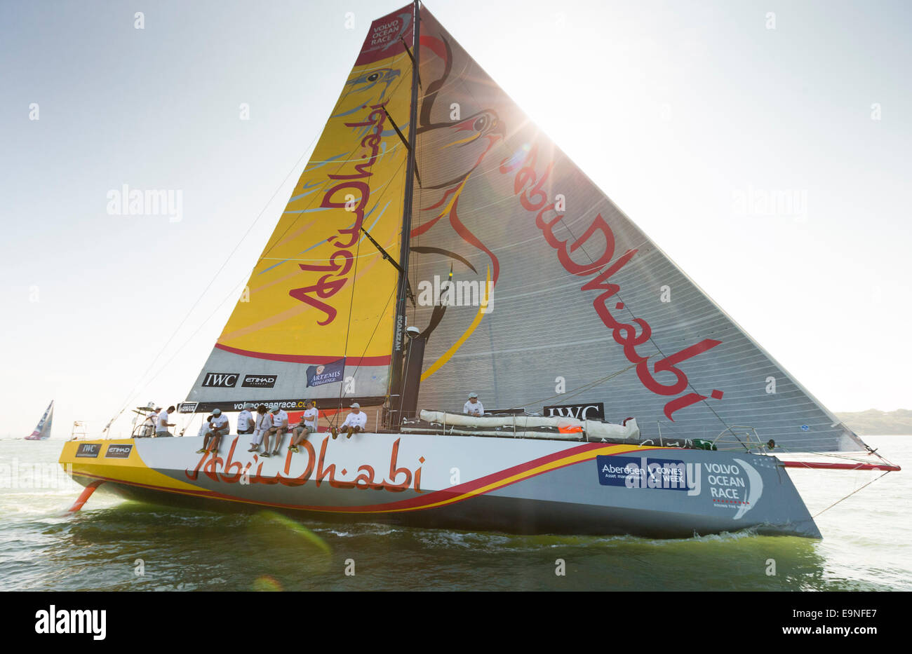 Simon et Yasmin Le Bon à bord d'Azzam pendant le Défi d'Artemis à Aberdeen Asset Management Cowes Week à Cowes sur l'île o Banque D'Images