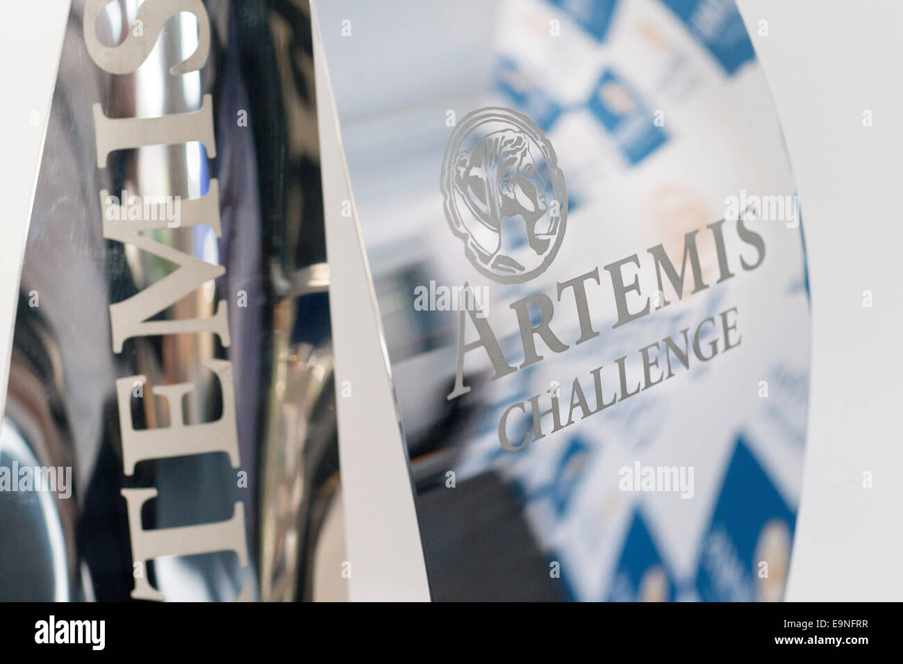 L'Artemis Challenge trophy qui est contesté à Aberdeen Asset Management Cowes Week à Cowes sur l'île de Wight. Zar Banque D'Images