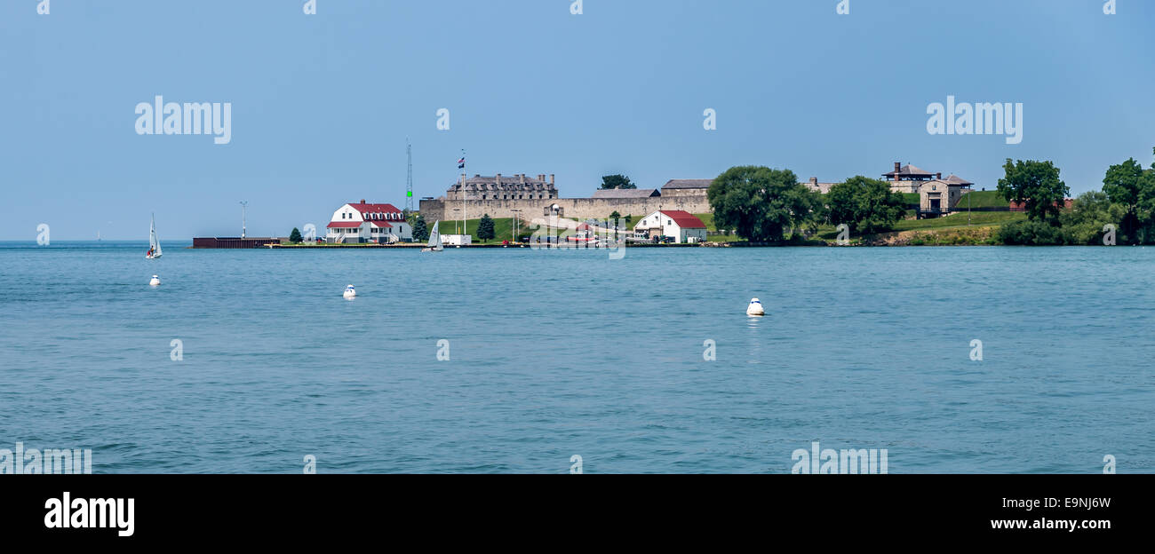 Old Fort Niagara en Youngstown de New York sur le bord de la rivière Niagara. Photo prise à partir de Niagara on the Lake, Ontario Canada. Banque D'Images