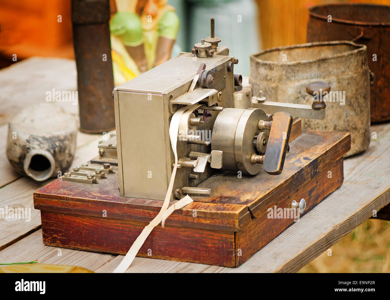 Moyens de communication antique du début du siècle dernier - le télégraphe, les anciens éléments de la vie militaire. Banque D'Images