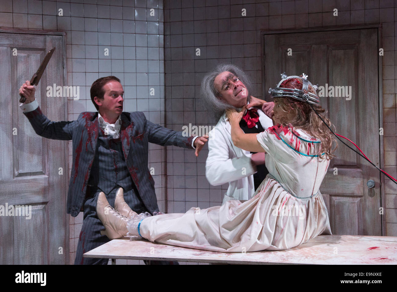 Theatre Royal Plymouth présente Grand Guignol par Carl Grose au Southwark Playhouse, Londres Banque D'Images