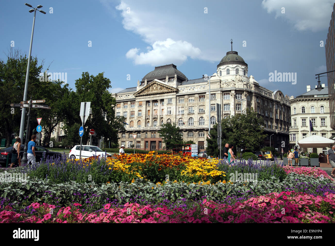 Avis de la Banque de Hongrie Hongrie Budapest IstvanTerrace Szechenyi, adjacent au Gresham Palace Hotel Banque D'Images