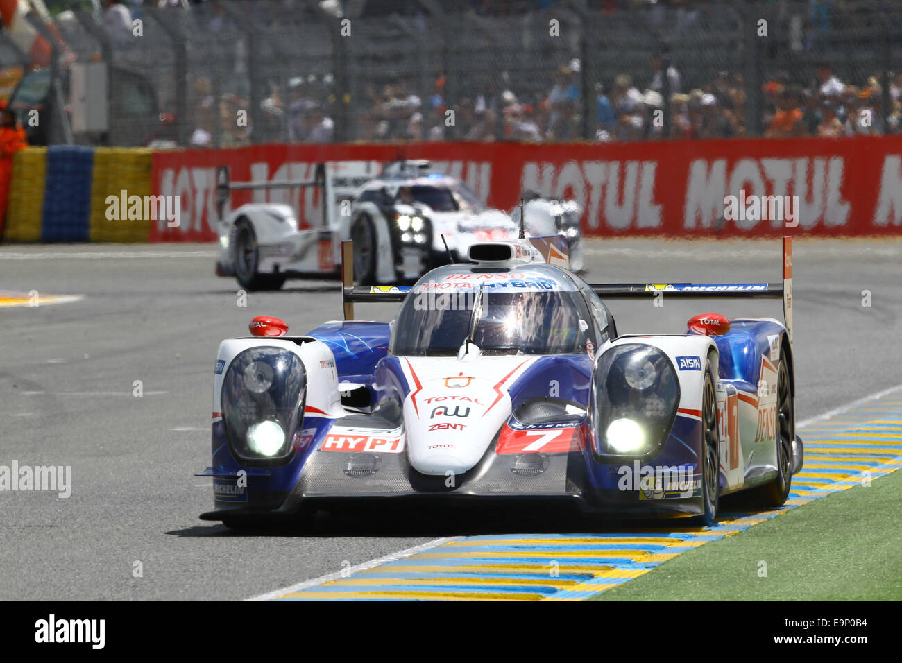 Le Mans, France. 24 Juin, 2014. 24 Heures du Mans course d'endurance. # 7 TOYOTA RACING (JPN) TOYOTA TS 040 HYBRID ALEXANDER WURZ (AUT) Stéphane SARRAZIN (FRA) Kazuki Nakajima (JPN) © Plus Sport Action/Alamy Live News Banque D'Images