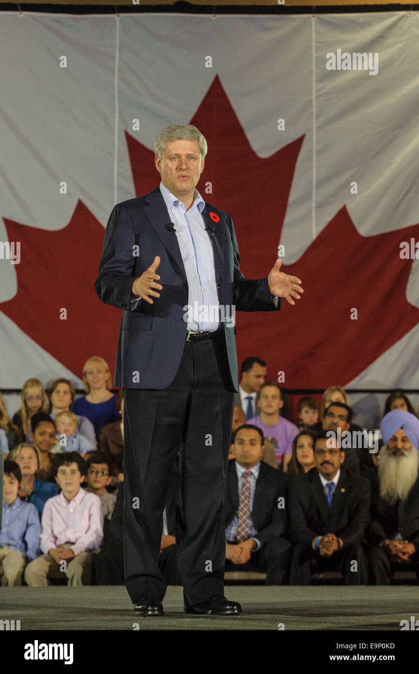 Vaughan, pouvez., 30 Oct 2014 - Le Premier ministre Stephen Harper à une campagne-style arrêter à Vaughan à la Joseph & Wolf Lebovic Jewish Community Campus d'annoncer une série de mesures fiscales, y compris le fractionnement du revenu promis depuis longtemps. Credit : Victor Biro/Alamy Live News Banque D'Images