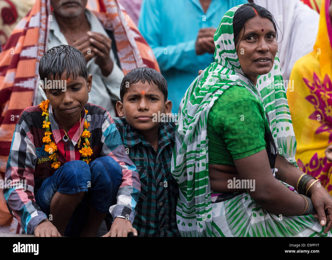 Pèlerins à Varanasi, Uttar Pradesh, Inde Banque D'Images