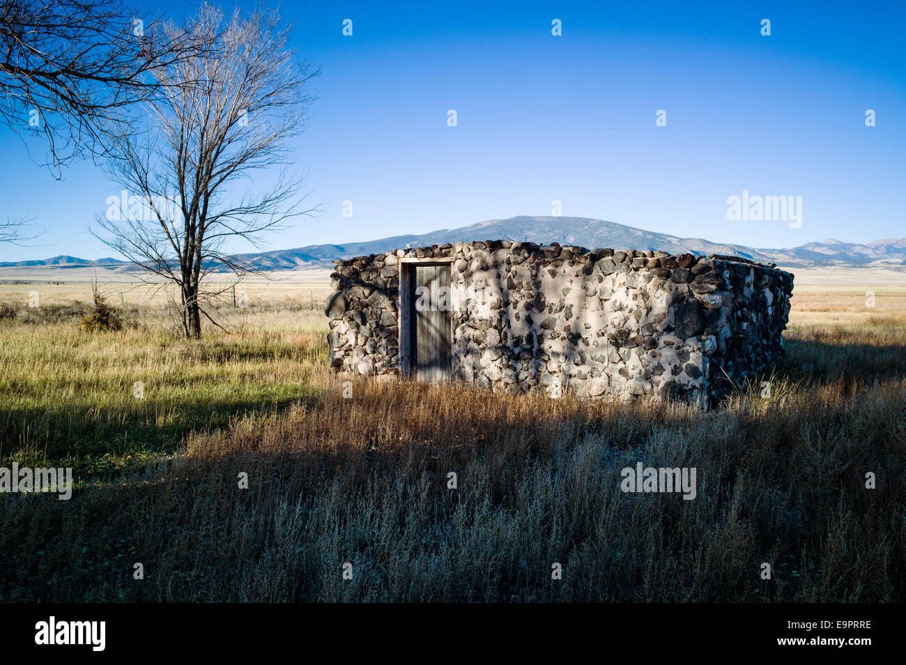 Ranch abandonnés sur le Monte Vista National Wildlife Refuge, centre du Colorado, USA Banque D'Images