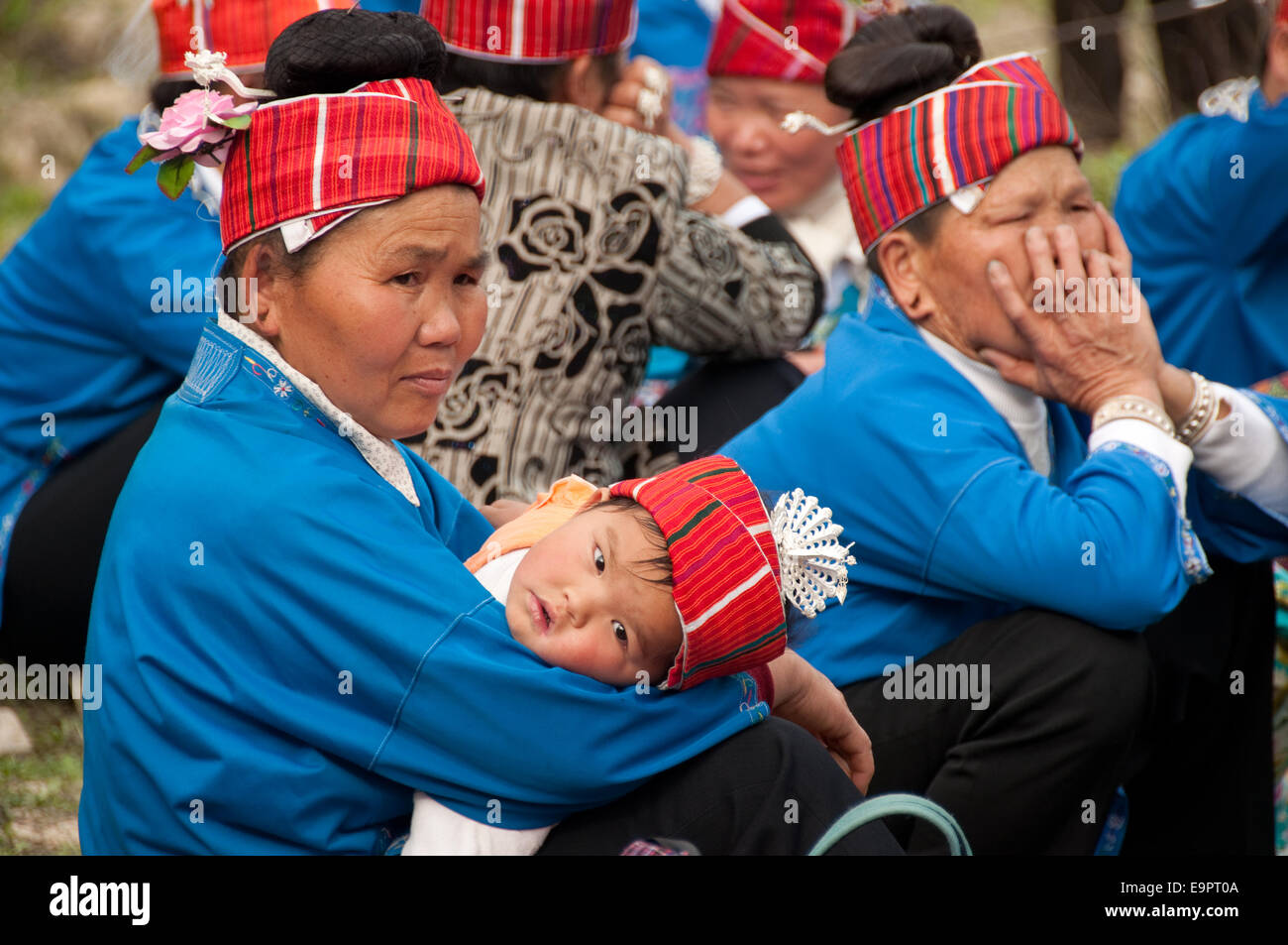 Un groupe de femmes Miao au cours de la Sœur, du Festival Repas Shidong, Guozhou Province, China Banque D'Images