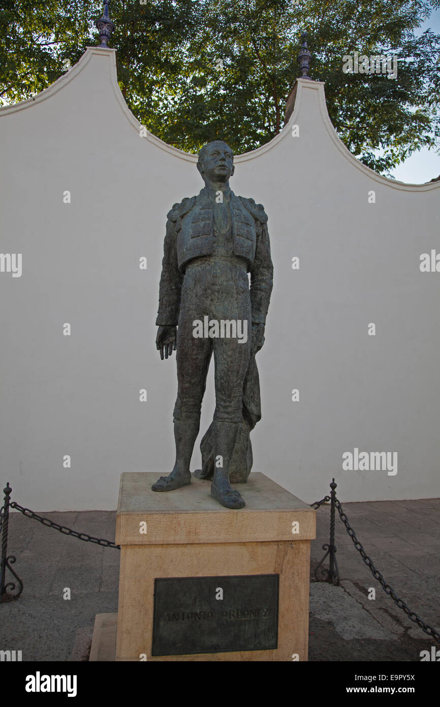 Statue d'Antonio Ordonez à Ronda Banque D'Images