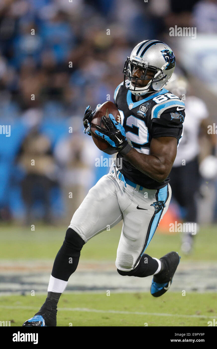 Charlotte, NC, USA. 30Th Oct, 2014. Le receveur des Panthers de la Caroline Jerricho Cotchery # 82 verges de gains après un crochet dans un match contre les NFL New Orleans Saints au stade Bank of America le 30 octobre 2014 à Charlotte, NC. Les Saints défait les Panthers 28-10. Margaret Bowles/CSM/Alamy Live News Banque D'Images