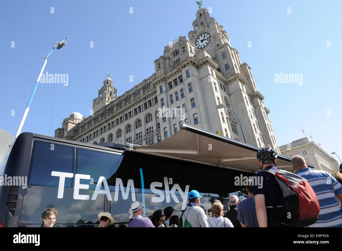 Tour de Bretagne 2014 Liverpool Stade de débutant. L'équipe Sky bus Liver Building Banque D'Images