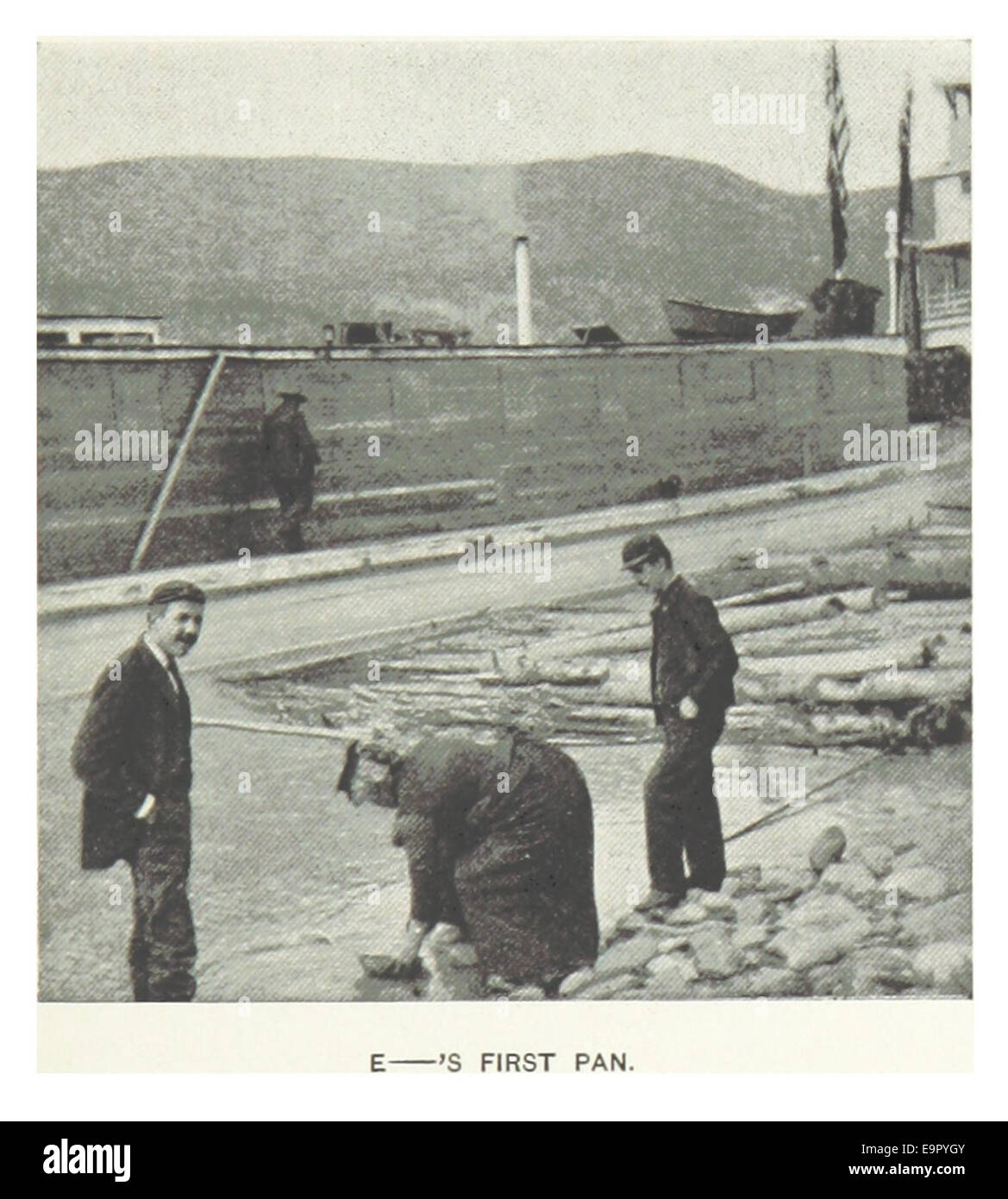 Cette illustration de 1899 par Hitchcock représente le premier Pan, un sujet historique et artistique important. L'image représente une interprétation ou une représentation précoce de Pan, le Dieu grec de la nature sauvage et des bergers. Banque D'Images
