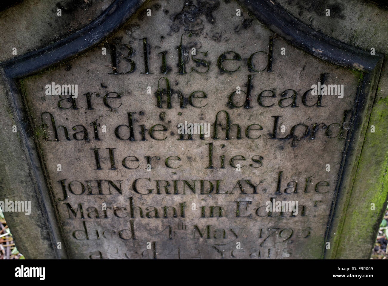 Pierre Tombale Macabre A St Cuthbert S Churchyard Lothian Road Edinburgh Dispose D Une Citation Du Livre De L Apocalypse 14 13 Photo Stock Alamy