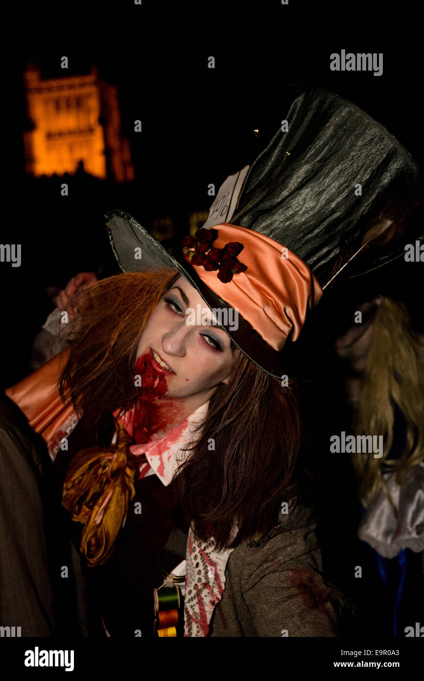 Bristol, Royaume-Uni. 31 octobre, 2014. Bristol Zombie Walk 2014. Zombie hoardes descendre sur Bristol Crédit : Rob Hawkins/Alamy Live News Banque D'Images