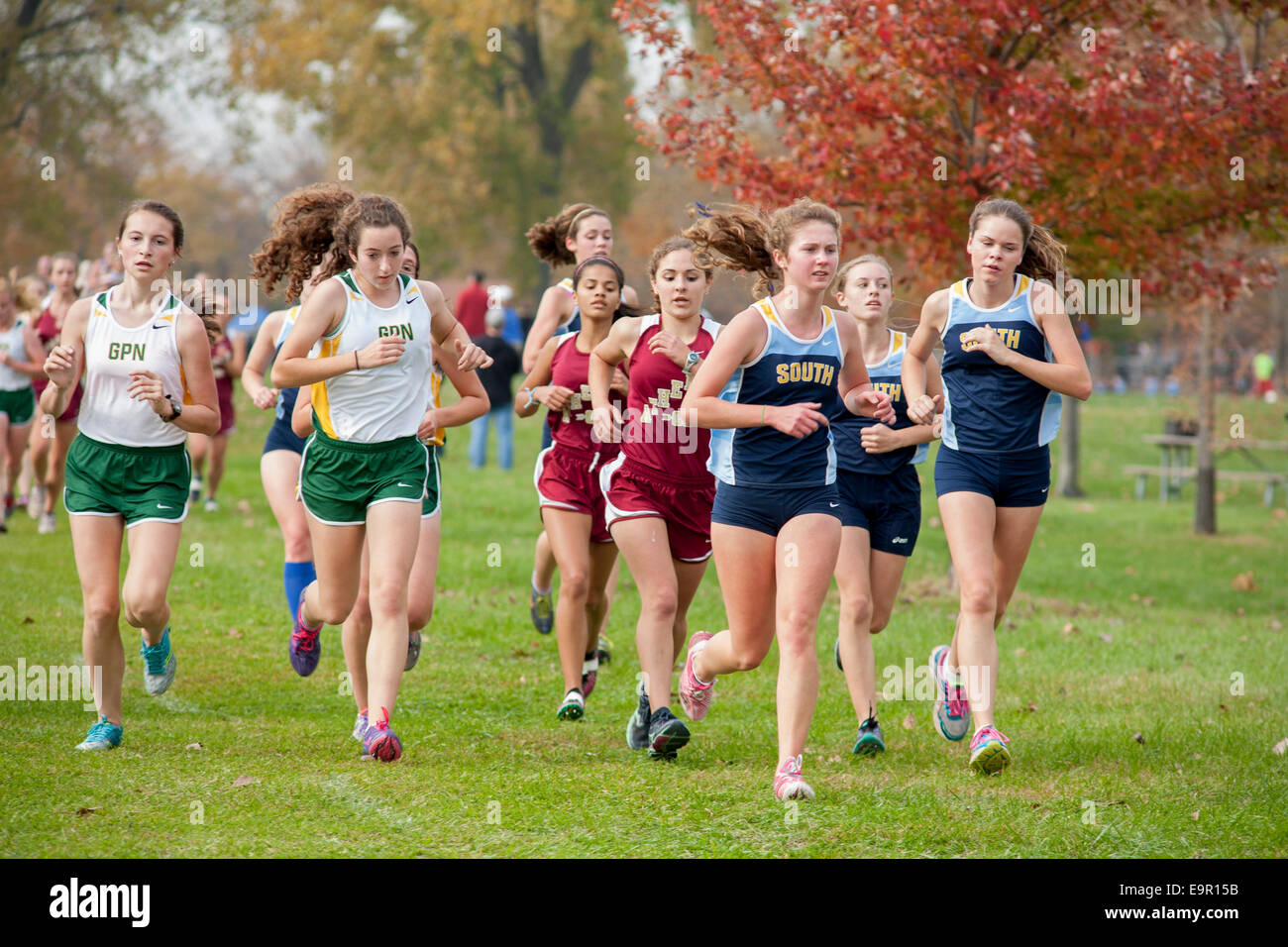 Harrison Township, Michigan - Des élèves du secondaire de la concurrence dans le sud-est du Michigan a cross country rencontrez. Banque D'Images