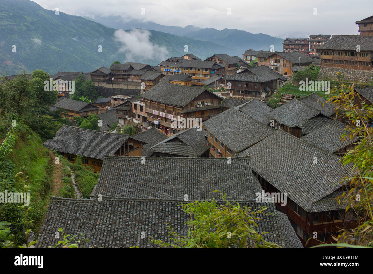 Village, Longsheng Rizières, Dragon's backbone, Longji, Chine. Banque D'Images