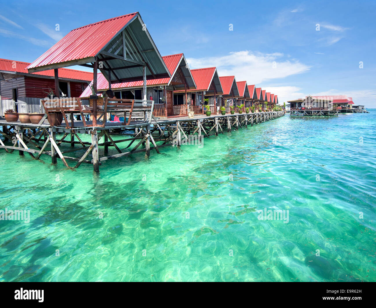 Bungalows sur l'île de Mabul, Sabah, Malaisie Orientale. Banque D'Images