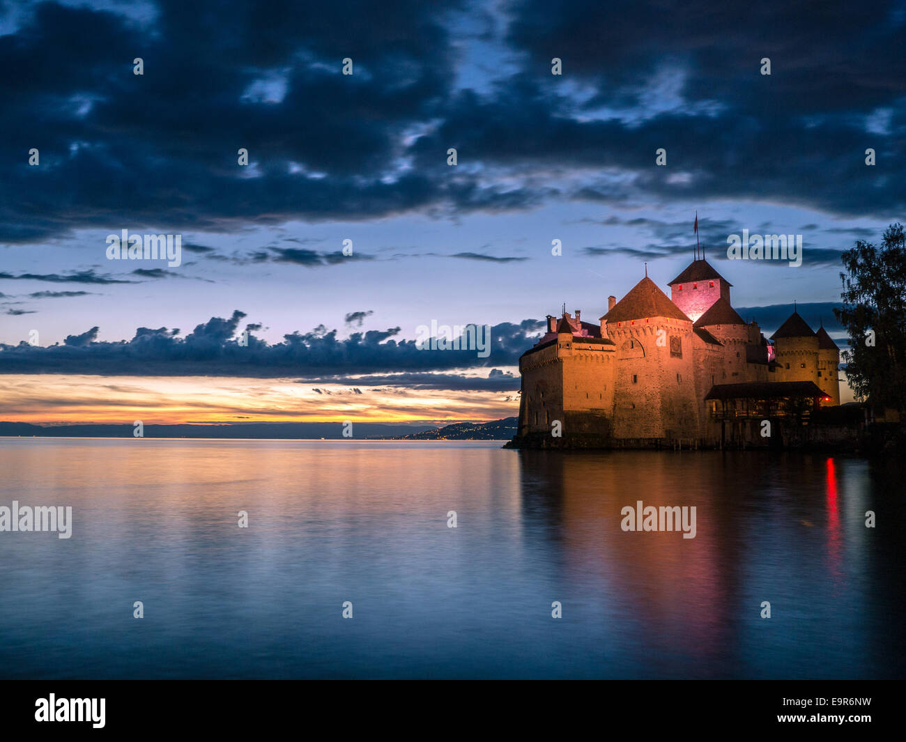 Vue sur le lac de Genève pour Château de Chillon castle dans Vaud Suisse Banque D'Images