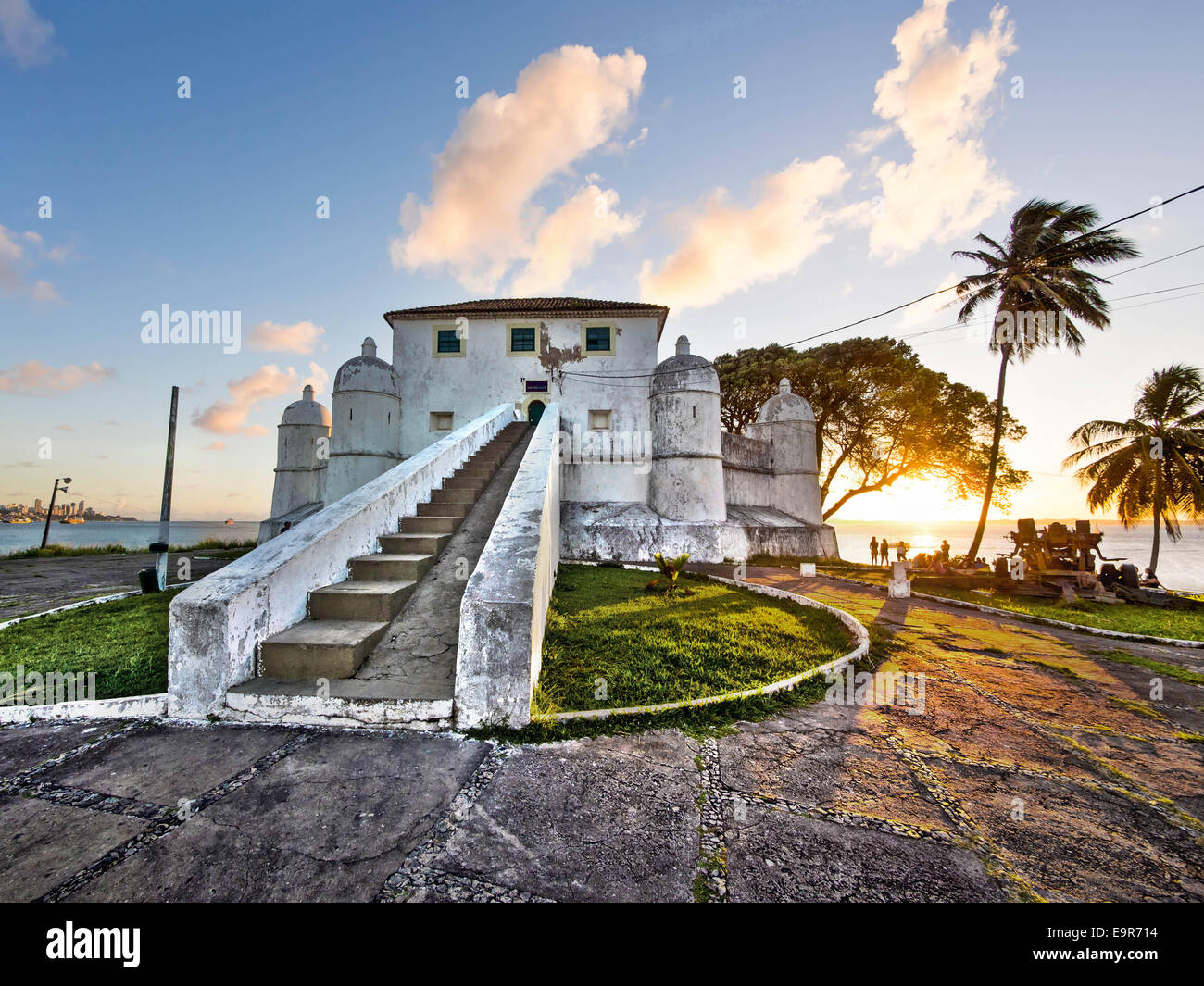 Coucher du soleil à Monte Serrat Fort à Salvador da Bahia, Brésil. Banque D'Images