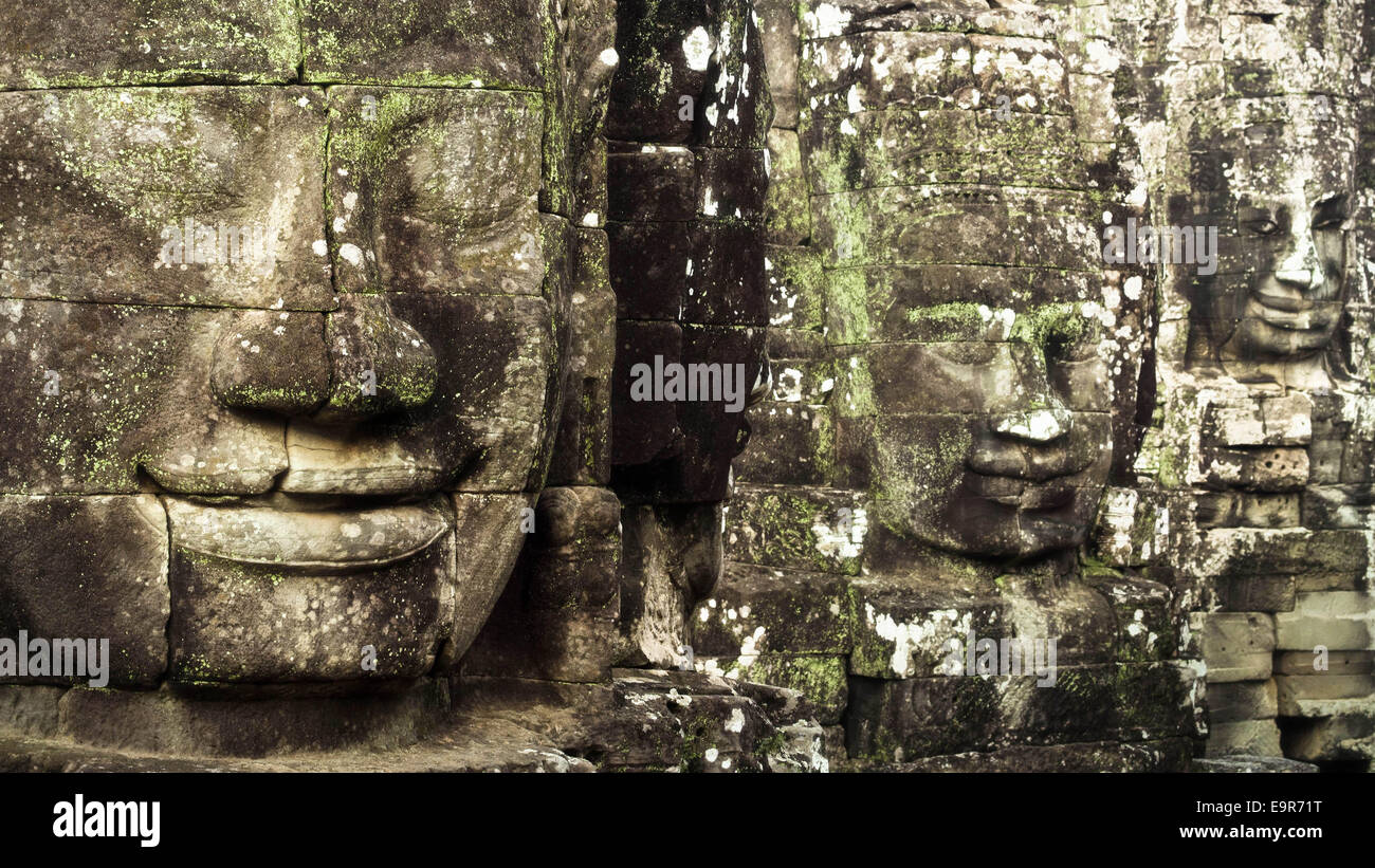 Visages de pierre géant à ancient temple Bayon à Angkor, Siem Reap, Cambodge. Banque D'Images