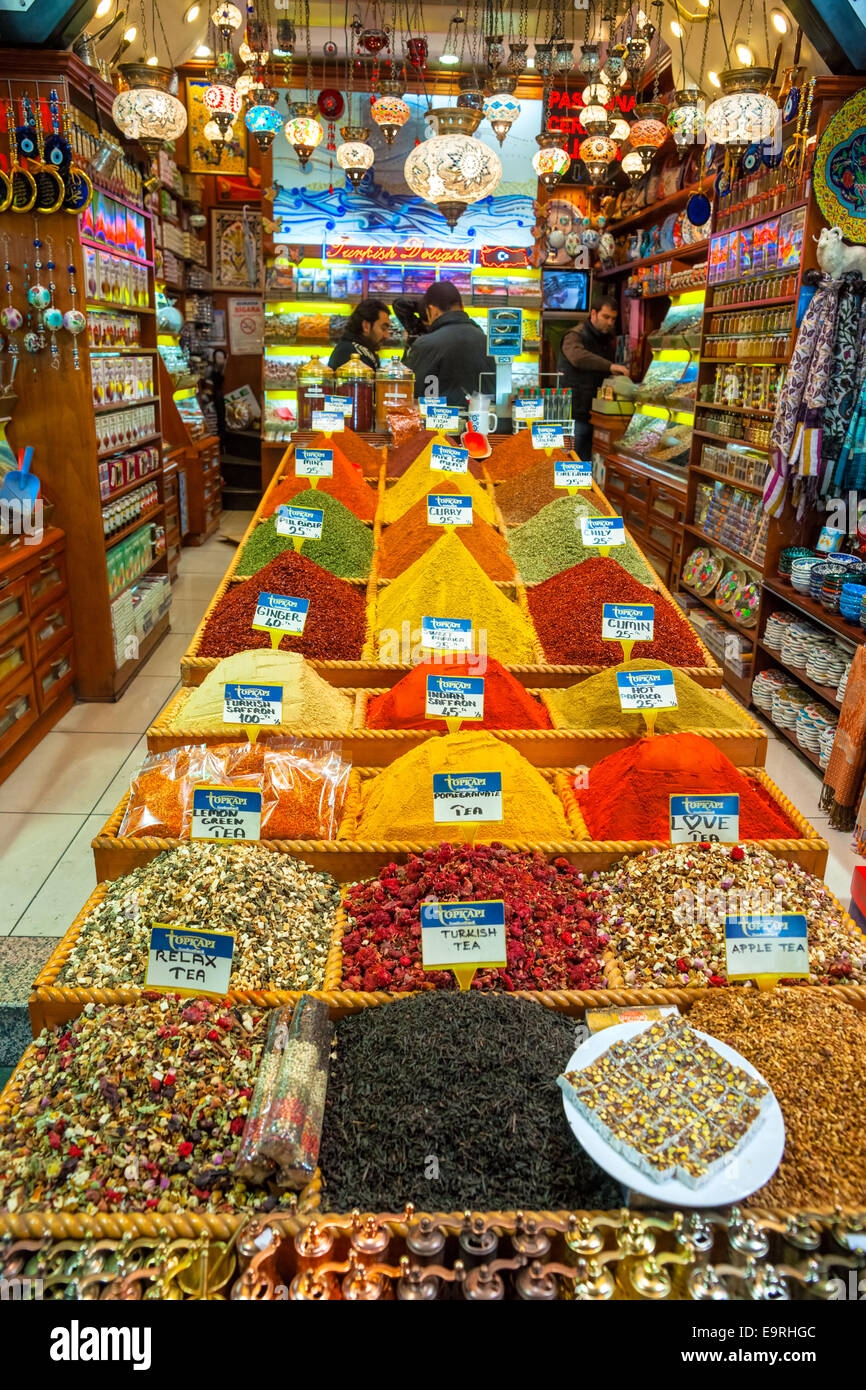 ISTANBUL - Le 25 janvier : le Grand Bazar, considéré comme le plus ancien centre commercial de l'histoire avec plus de 1200 bijoux, tapis, le Banque D'Images