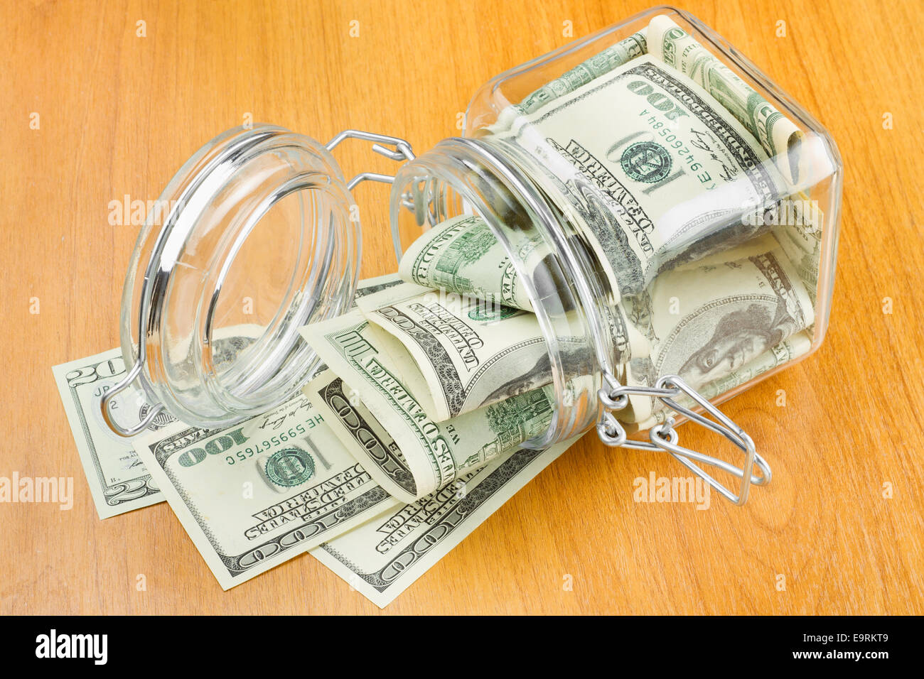 Dollars dans un bocal en verre Banque D'Images
