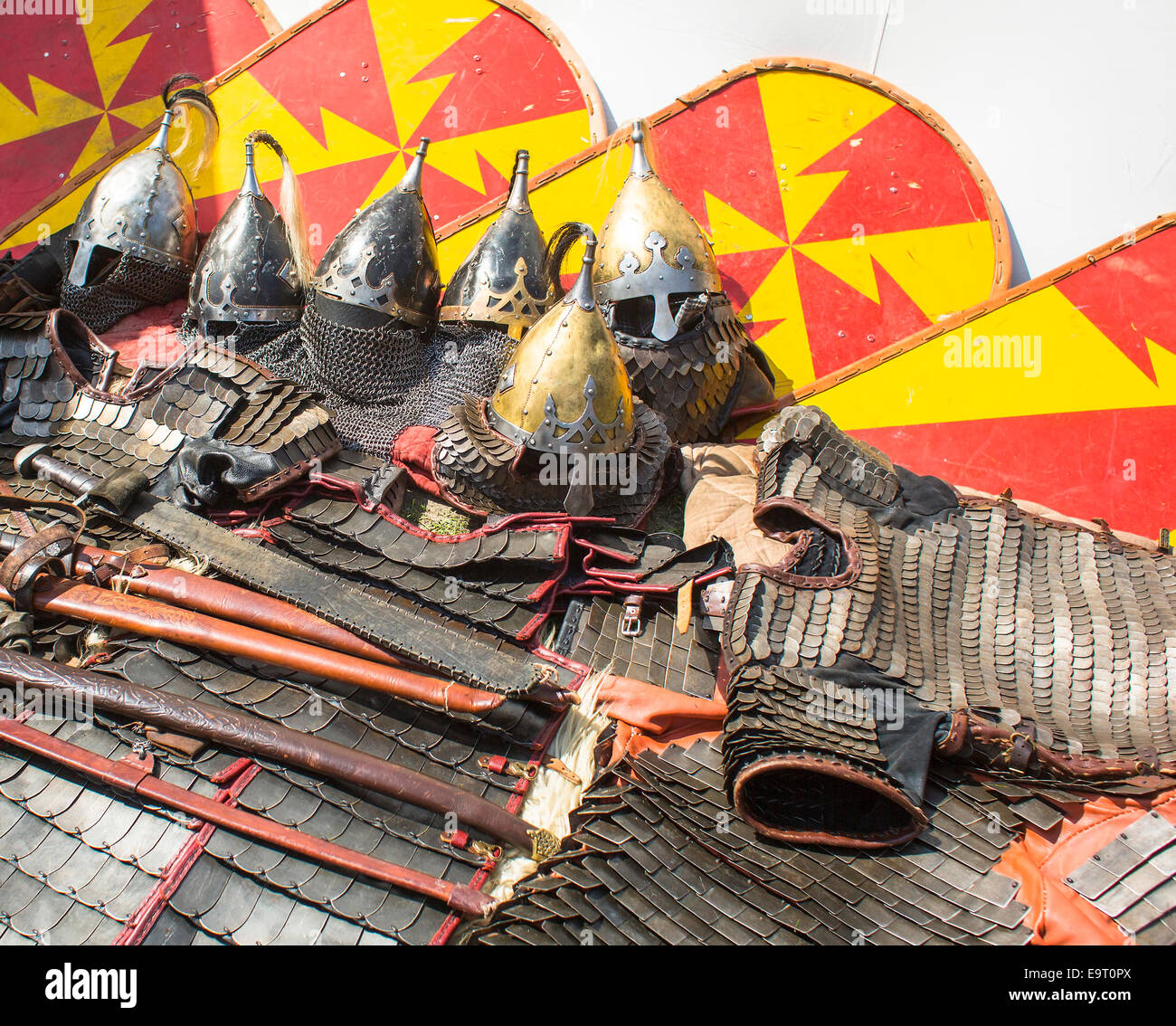 Armes et armures médiévales. Banque D'Images