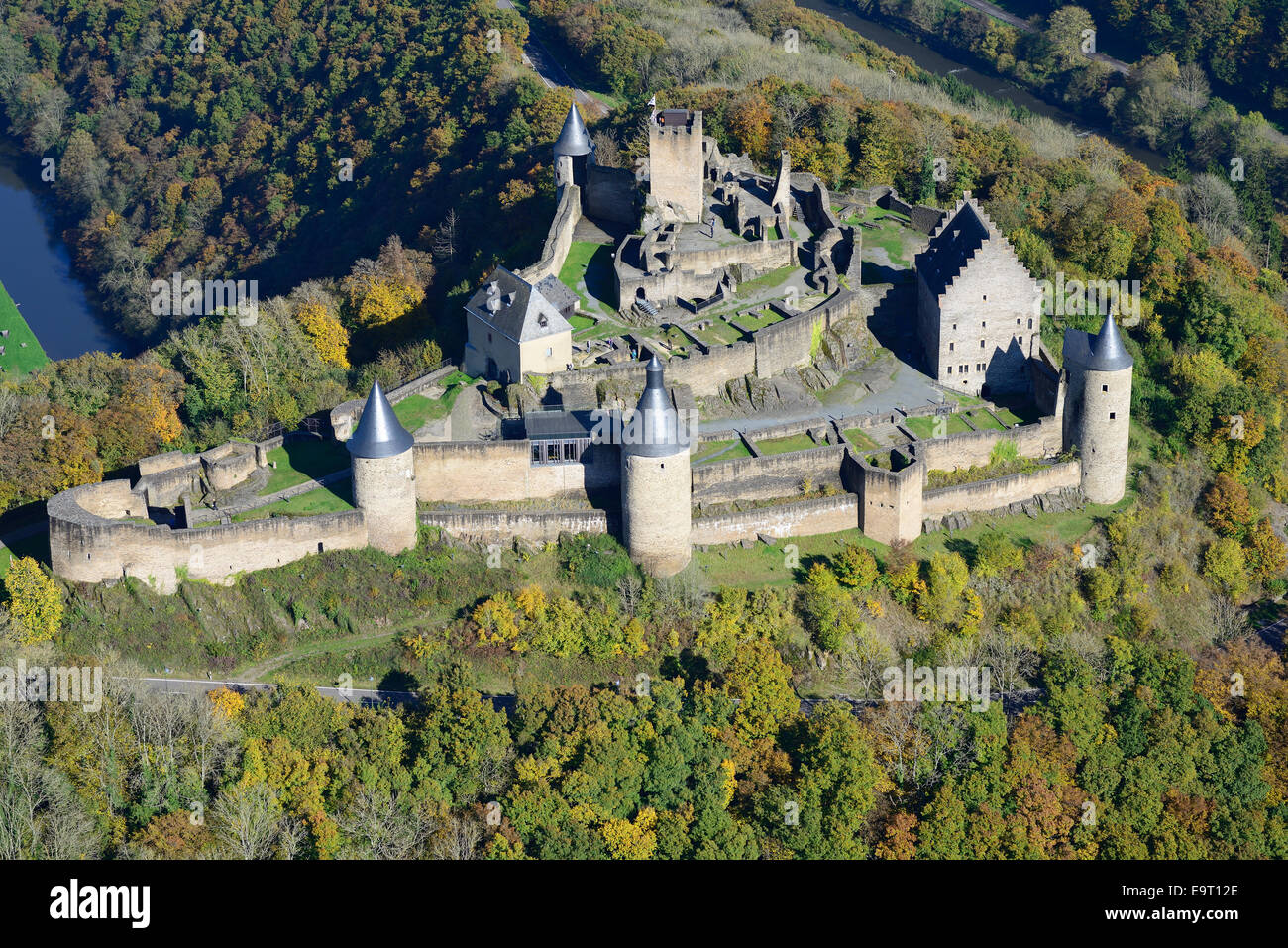 VUE AÉRIENNE.Château de Bourscheid.District de Diekirch, Luxembourg. Banque D'Images