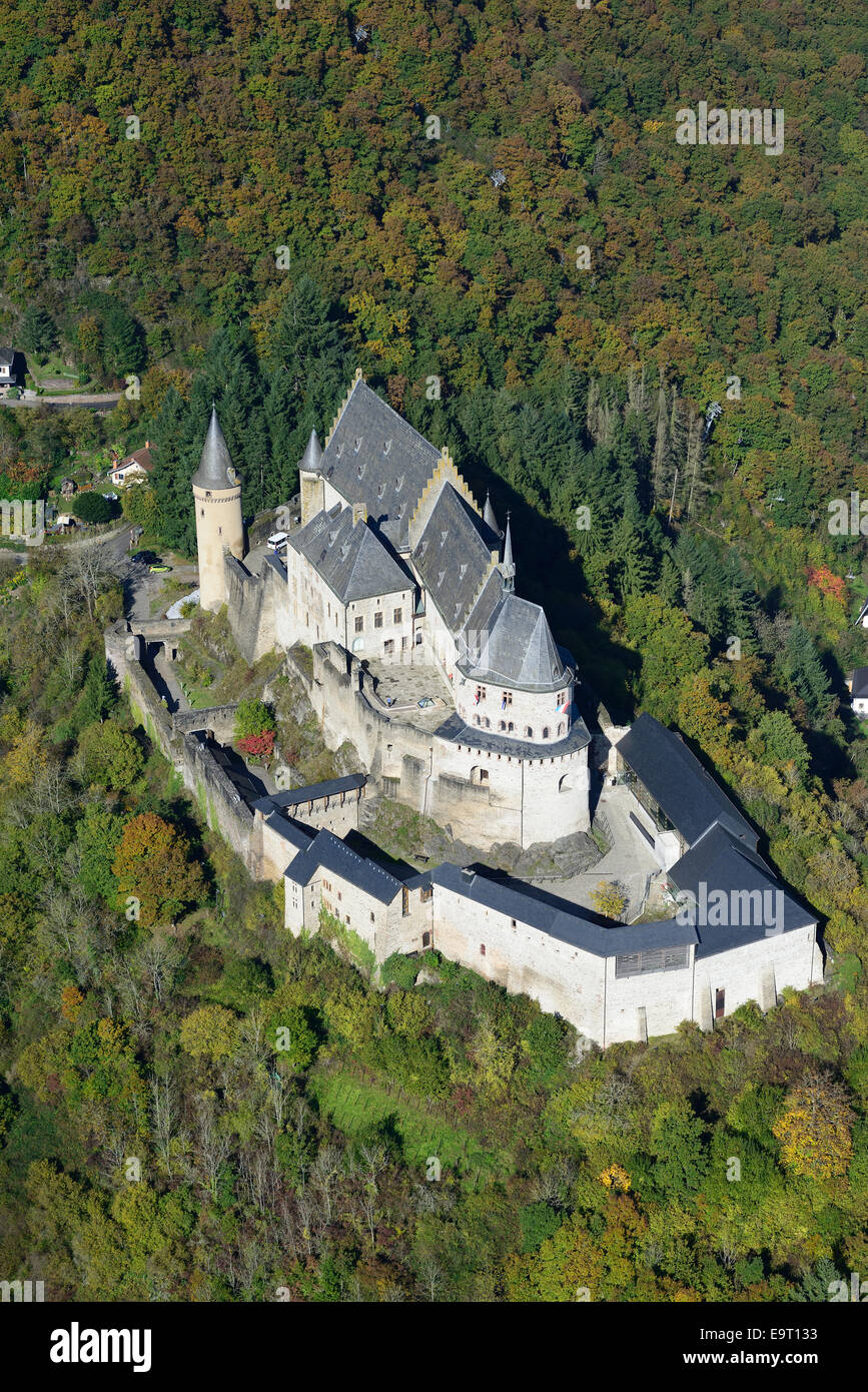 VUE AÉRIENNE.Château de Vianden.District de Diekirch, Luxembourg. Banque D'Images VUE AÉRIENNE.Château de Vianden.District de Diekirch, Luxembourg. Banque D'Images