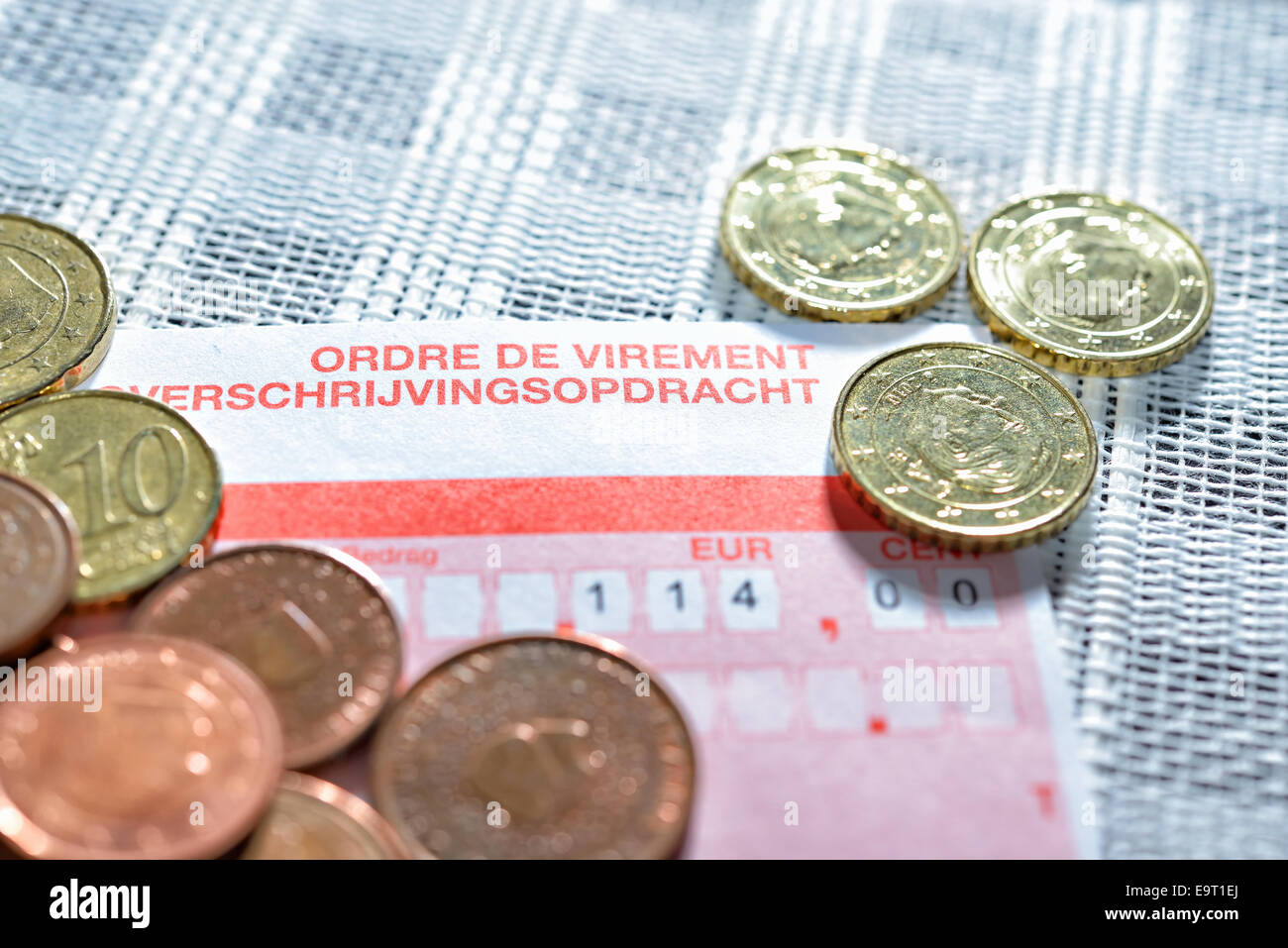 Ordre de paiement formulaire avec montant et les pièces en euros libre de droit Banque D'Images
