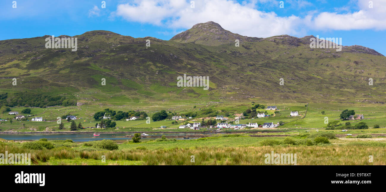 Village écossais traditionnel niché par la rive du seminaire Interreg Juin 2010 Agence de la péninsule d'Ardnamurchan dans l'ouest des Highlands d'ÉCOSSE Banque D'Images
