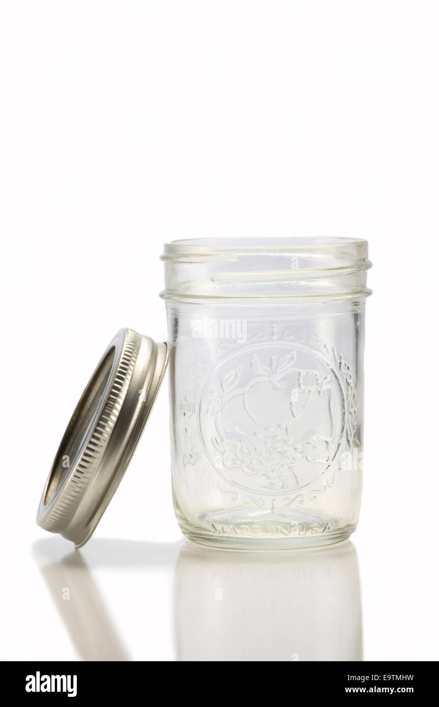 Pot Mason sur blanc Banque D'Images Pot Mason sur blanc Banque D'Images