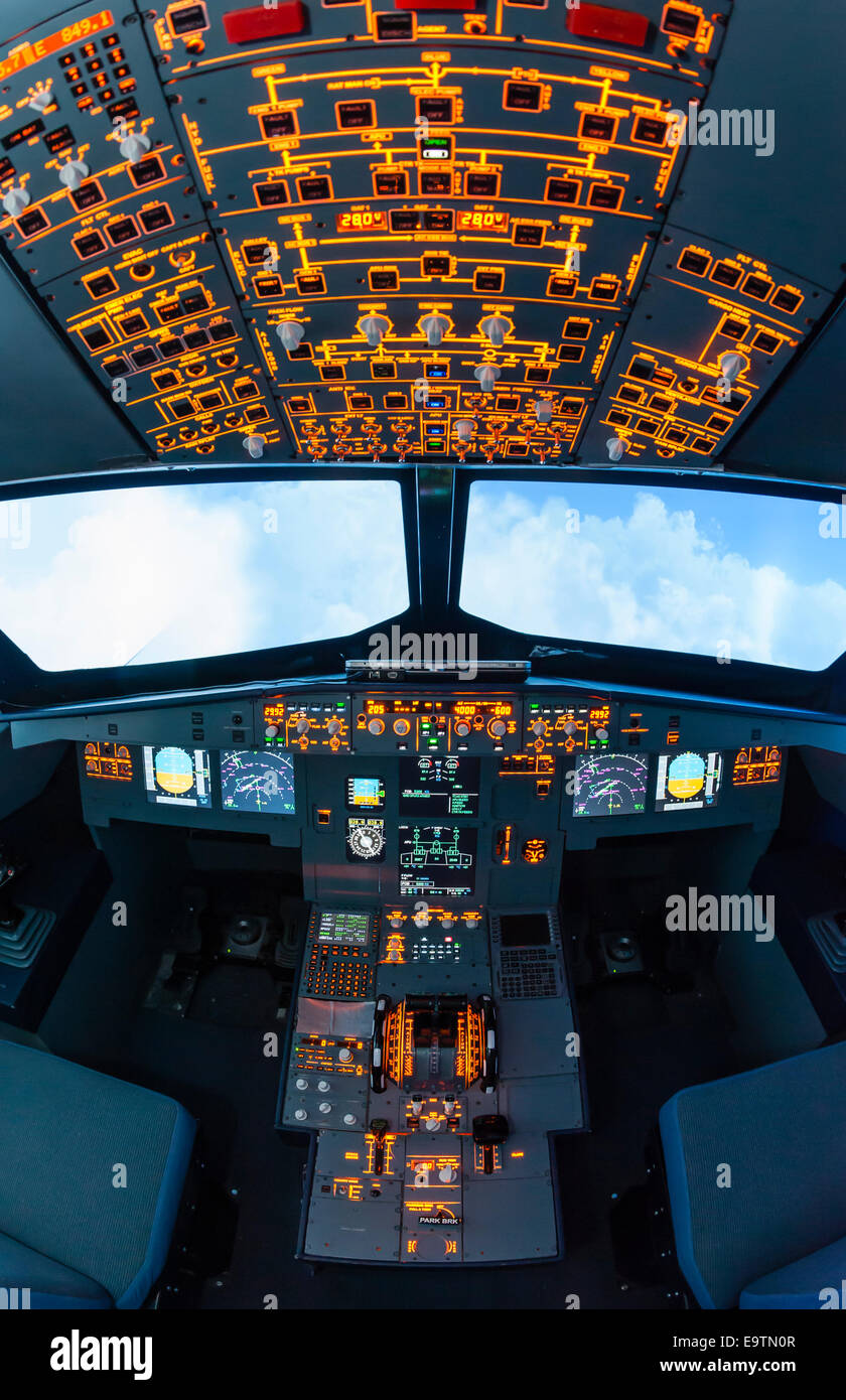 Instrument panel cockpit airbus a320 Banque de photographies et d