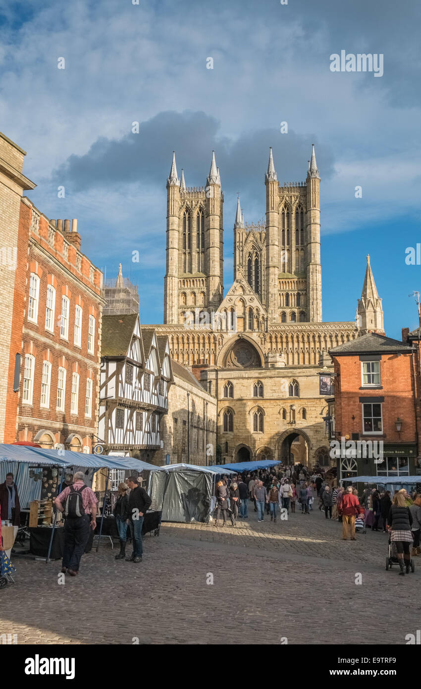 Place du marché près de la cathédrale de Lincoln, Lincolnshire, Angleterre, Royaume-Uni Banque D'Images