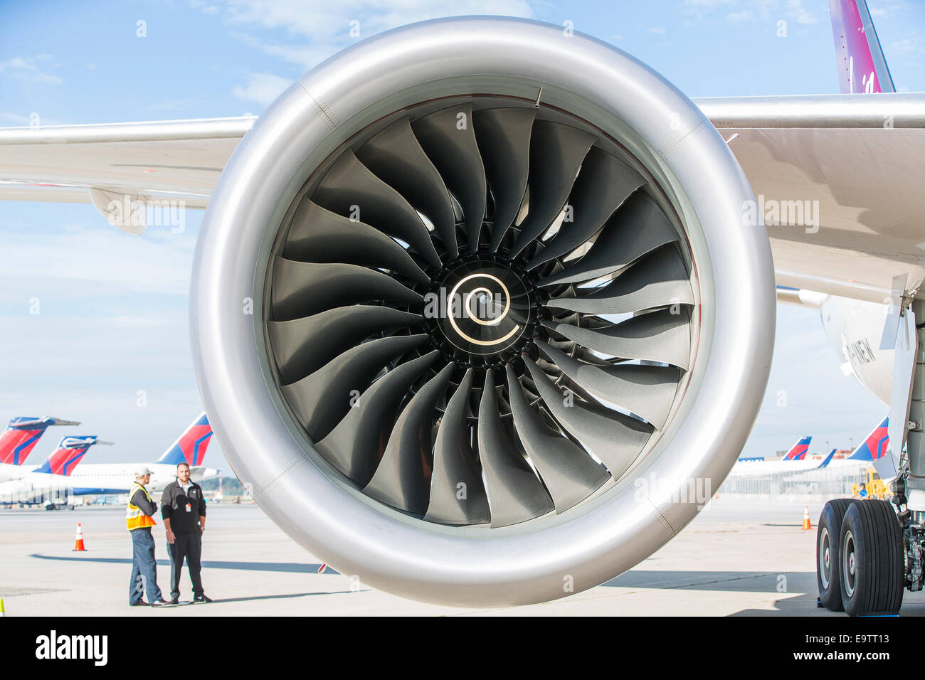 Une Rolls Royce Trent 1000 turboréacteur monté sur un Boeing 787 Dreamliner pour Virgin Atlantic. Banque D'Images