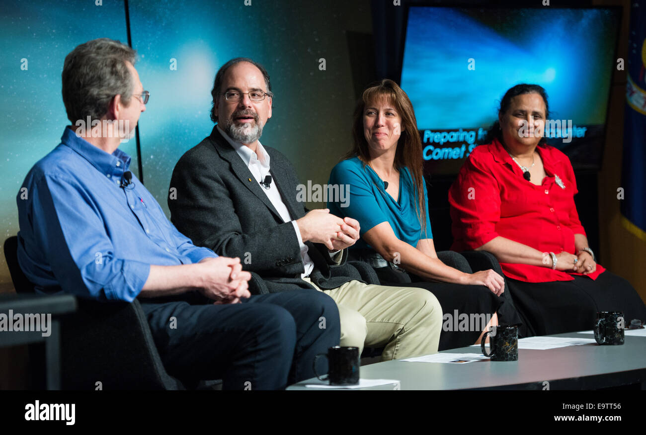 Les panélistes, de gauche, Jim Green, directeur, Division des sciences planétaires, Quartier général de la NASA, Washington, Carey Lisse, senior astrop Banque D'Images