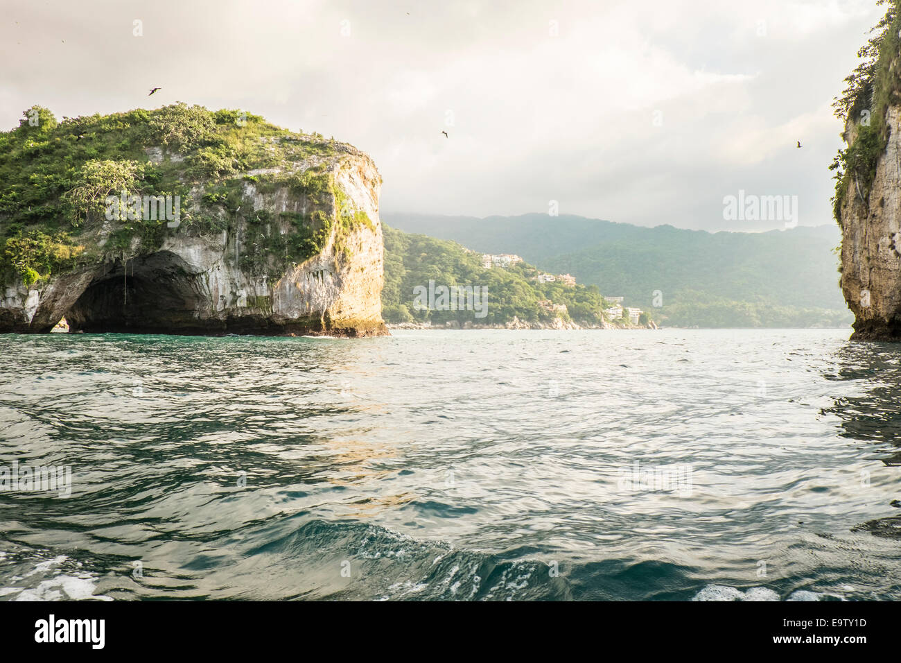 Îles du Pacifique de Los Arcos, Parc national marin de la baie de Banderas, au Mexique. Environ 10 kilomètres au sud de Puerto Vallarta. Banque D'Images