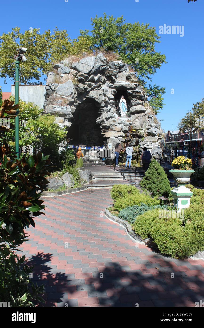 Grotte de Notre-Dame de Lourdes, Bronx, New York Banque D'Images