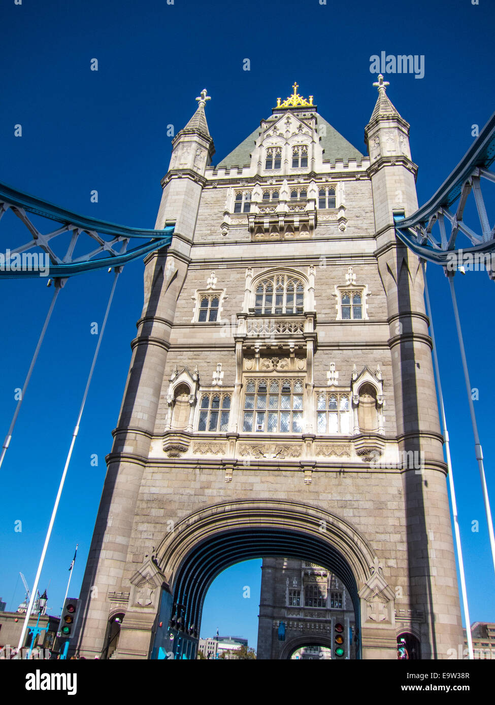 Tower Bridge. Londres. UK journée ensoleillée en octobre. Banque D'Images