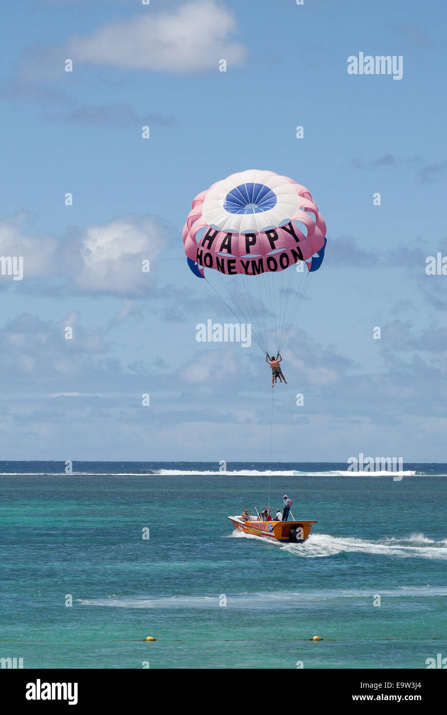 Maurice miel parasailing dans l'Océan Indien Banque D'Images