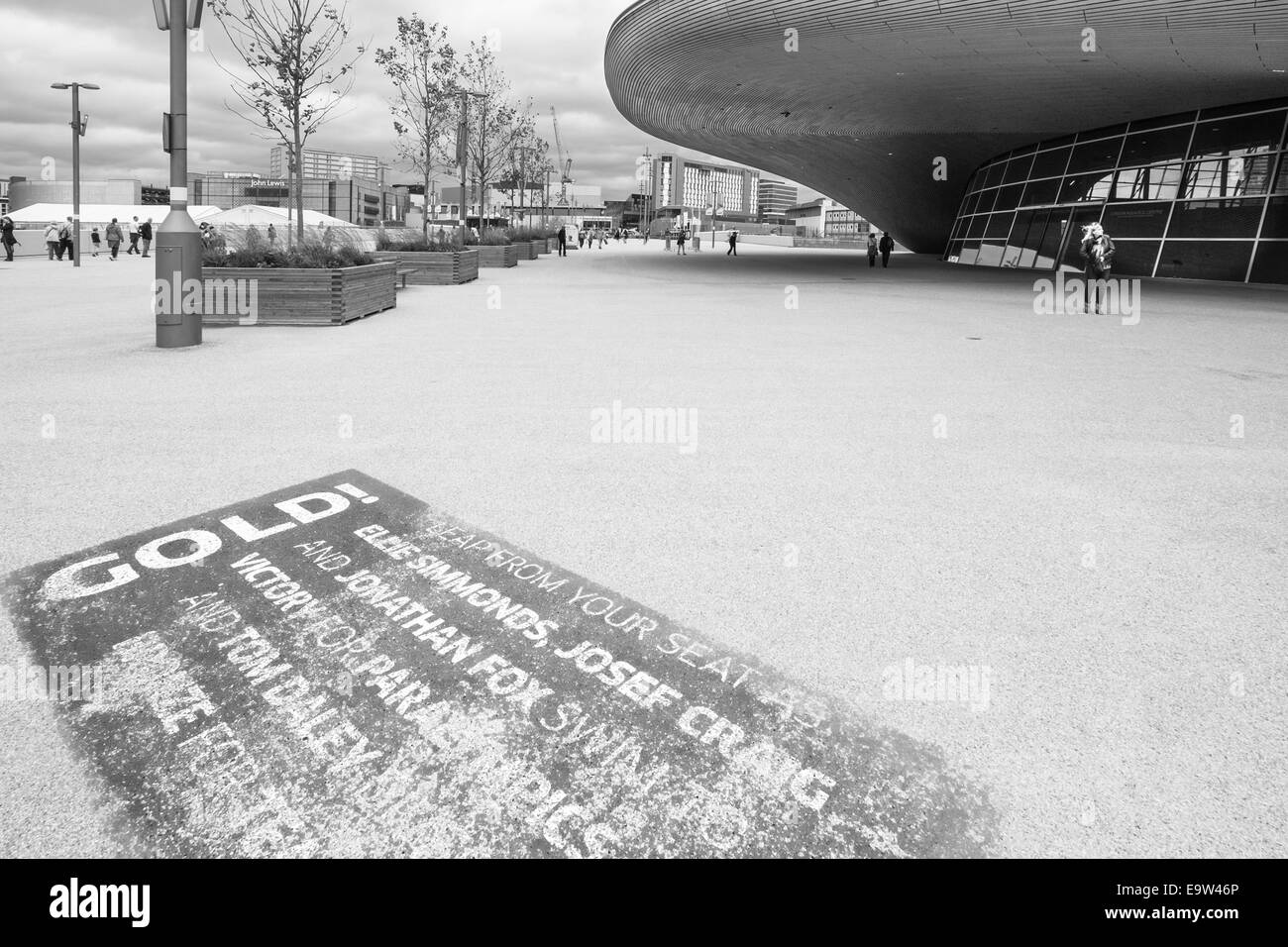 L'Aqua Centre, Queen Elizabeth Olympic Park, Londres, en monchrome Banque D'Images