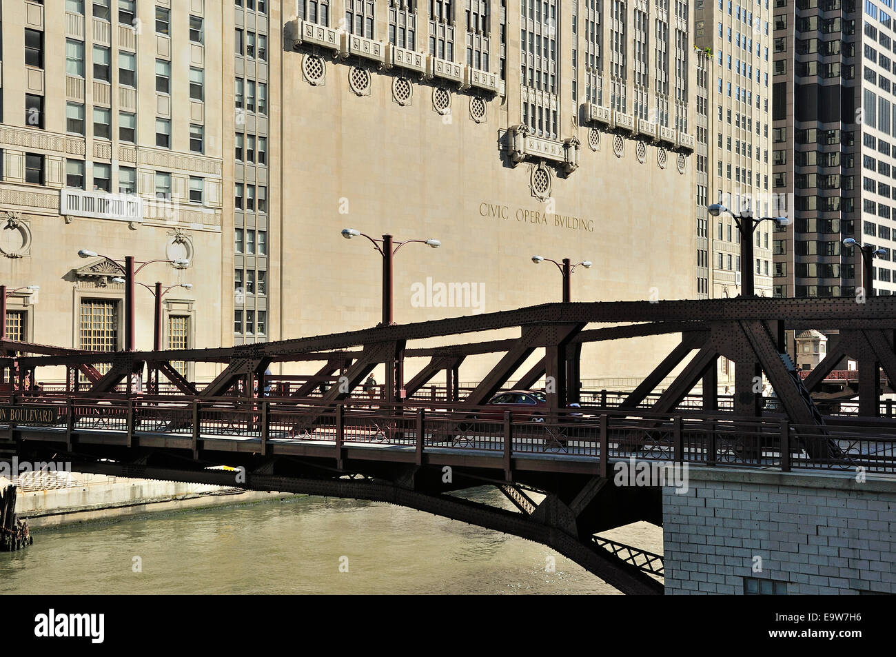 Chicago Lyric Opera House, le long de la rivière Chicago. Banque D'Images