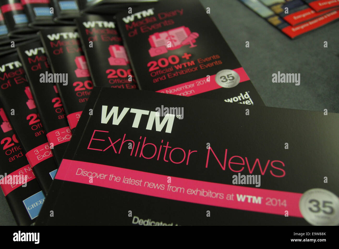 ​London, UK. 2 novembre, 2014. Guide de l'information et de WTM cartes au centre de presse de l'avant de l'événement de l'ouverture, le 3 novembre. L'événement annuel se déroule du 3 au 6 novembre. Photo : David Mbiyu/ Alamy Live News Banque D'Images