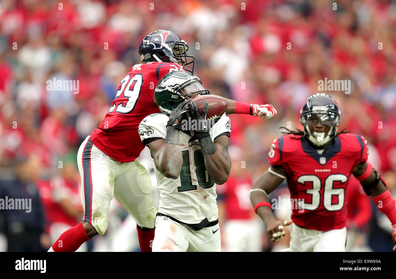 Houston, Texas, USA. 2 novembre, 2014. Philadelphia Eagles Jeremy Maclin wide receiver # 18 fait une capture d'une longue passe en double couverture pendant la saison régulière de la NFL entre le jeu et le Houston Texans Philadelphia Eagles de NRG Stadium à Houston, TX. Credit : csm/Alamy Live News Banque D'Images