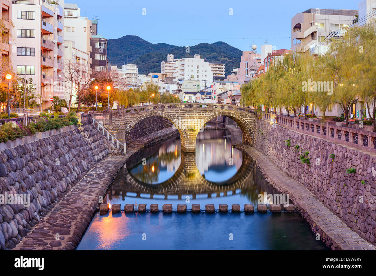 Nagasaki, Japon cityscape à Megane Spectacles Pont. Banque D'Images