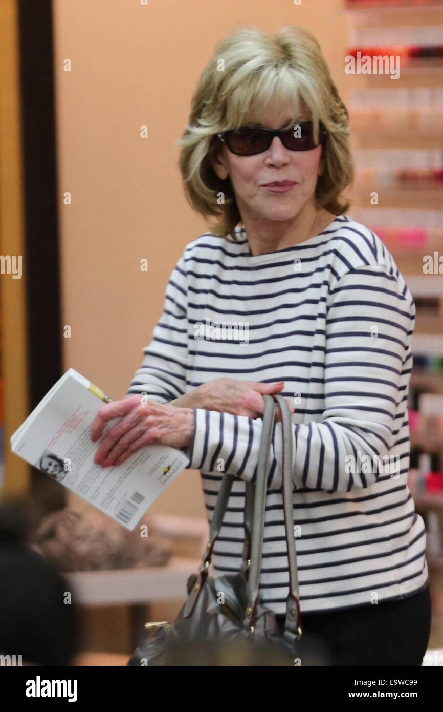 Jane Fonda reçoit une manucure à Los Angeles Design sur ongles avec : Jane  Fonda Où : Los Angeles, California, United States Quand : 30 Avr 2014 Photo  Stock - Alamy