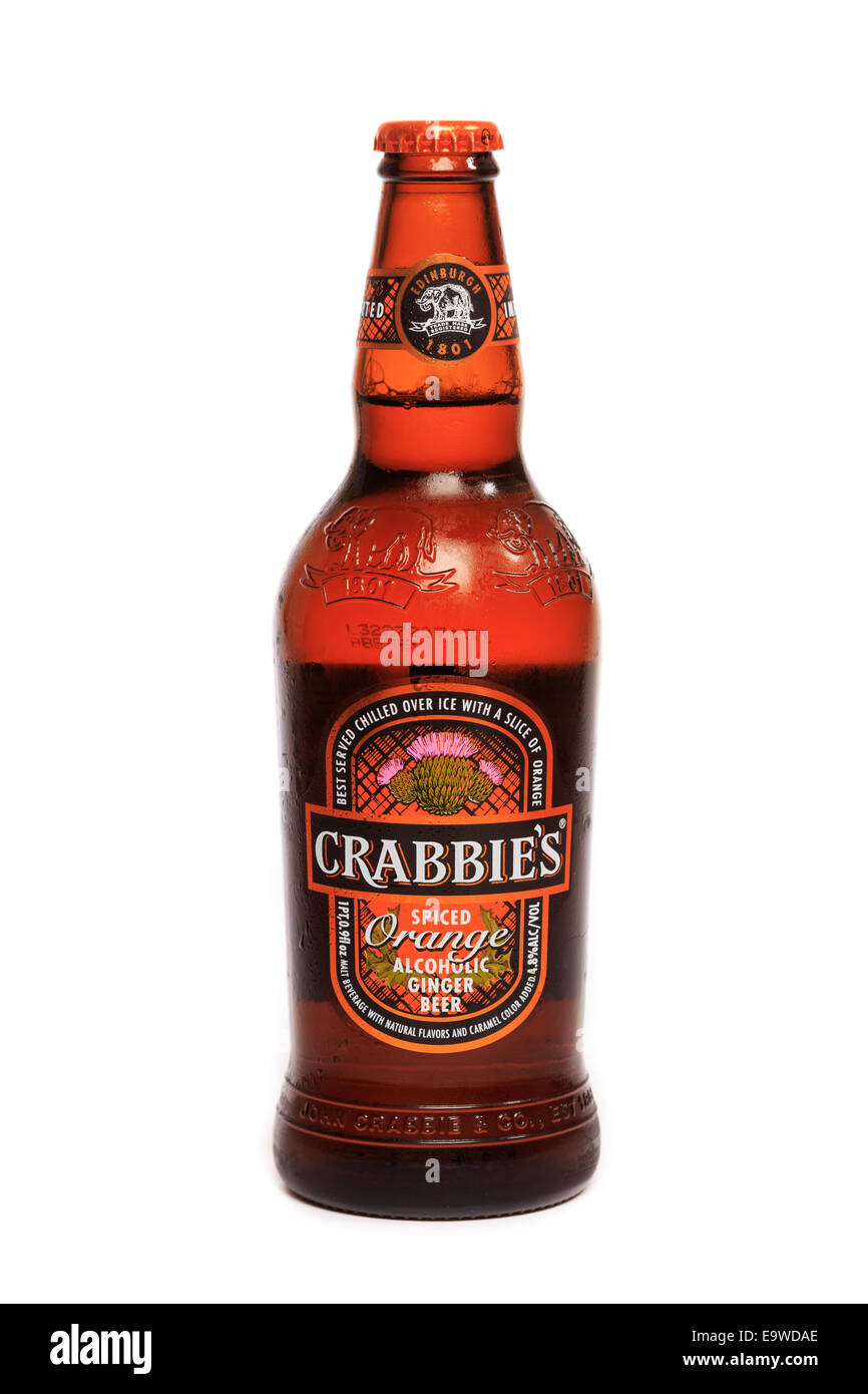 Une bouteille de verre dépoli Crabbie's Orange épicé boissons La bière au gingembre Banque D'Images