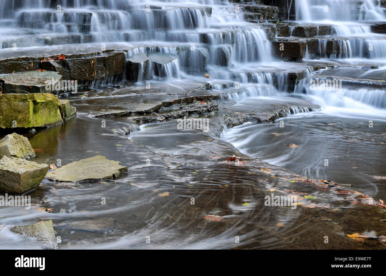 Chutes Albion est une cascade d'eau avec des formations de roche sédimentaire Banque D'Images