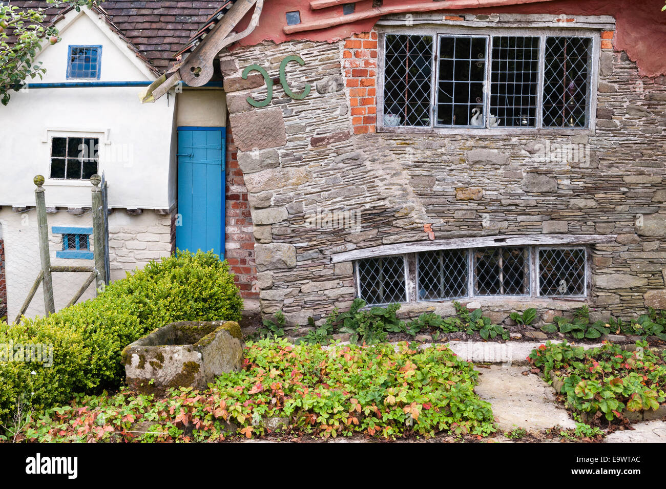 Une petite maison tordue au fond de la campagne du Herefordshire, au Royaume-Uni Banque D'Images