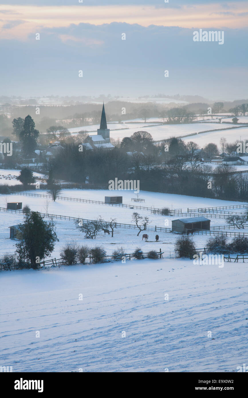 Le village de trellech et la campagne couverte d'un manteau de neige, Monmouthshire, Galles du sud. Banque D'Images