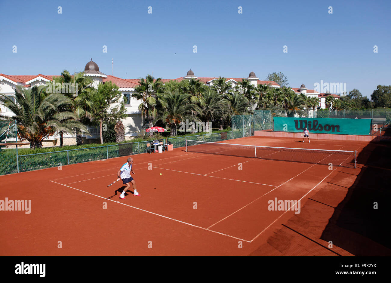 Les joueurs de tennis dans l'action au Premier Ministre Gueral Resort à Belek, Antalya, Turquie. Banque D'Images
